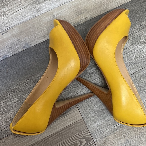 ✨4🛒 $20 ✨ Aldo Yellow Peep Toe Leather Platform Pumps Heels Sz. 36 EC 5" - Picture 7 of 14